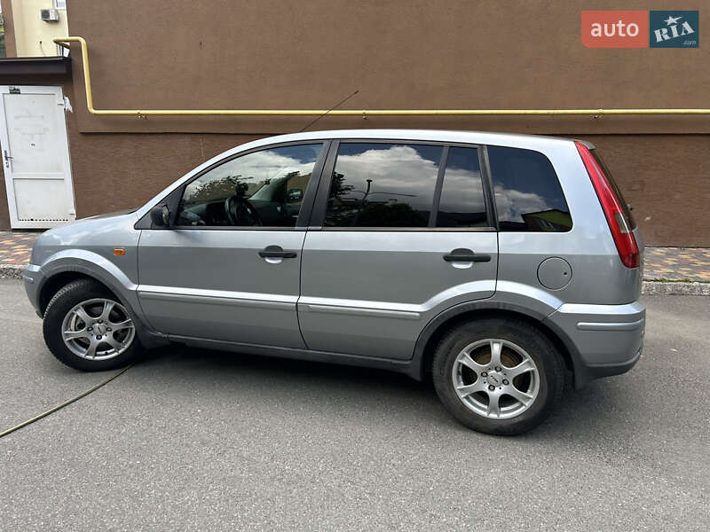 Хэтчбек Ford Fusion 2005 в Киеве