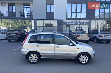Хэтчбек Ford Fusion 2010 в 