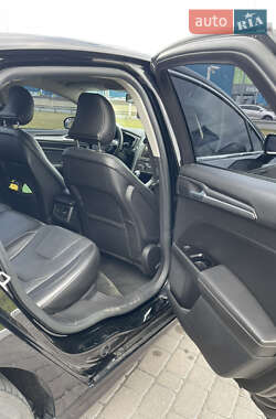 Седан Ford Fusion 2015 в 