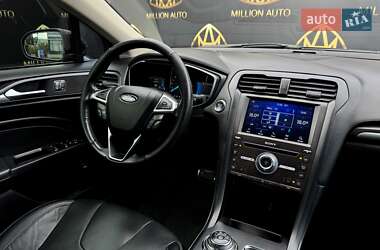 Седан Ford Fusion 2017 в 
