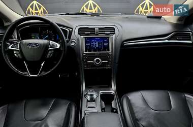 Седан Ford Fusion 2017 в 