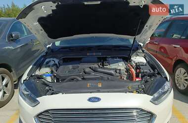 Седан Ford Fusion 2013 в 
