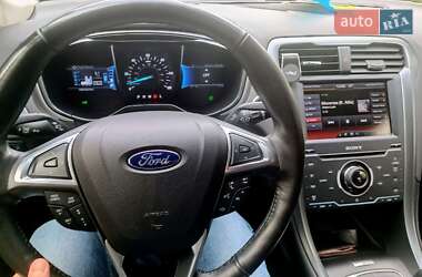 Седан Ford Fusion 2013 в 