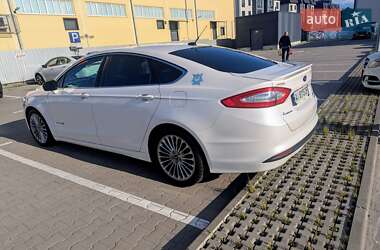 Седан Ford Fusion 2013 в 