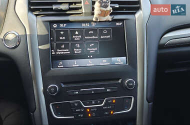 Седан Ford Fusion 2017 в 
