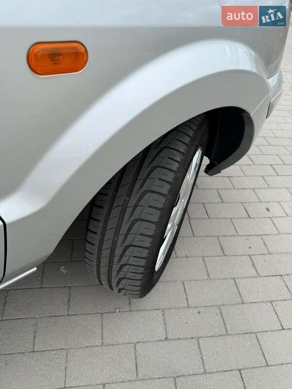 Хэтчбек Ford Fusion 2009 в Виннице