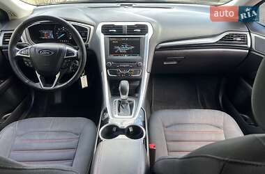 Седан Ford Fusion 2015 в 