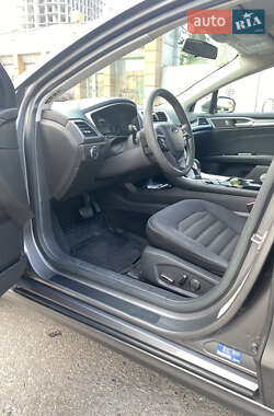 Седан Ford Fusion 2013 в 