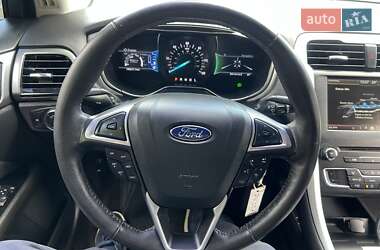 Седан Ford Fusion 2015 в 