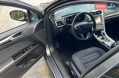 Седан Ford Fusion 2015 в 