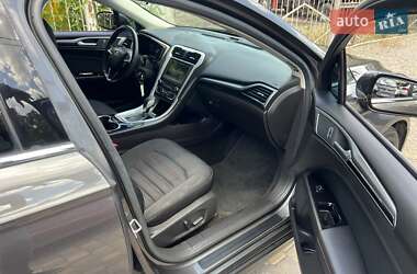 Седан Ford Fusion 2015 в 