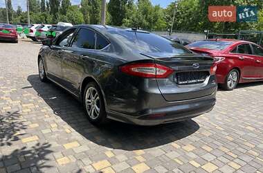 Седан Ford Fusion 2015 в 