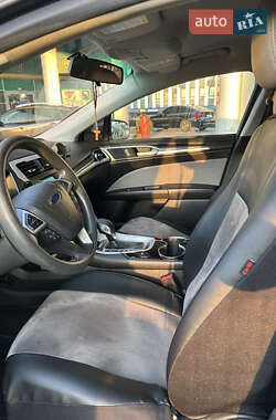 Седан Ford Fusion 2015 в 