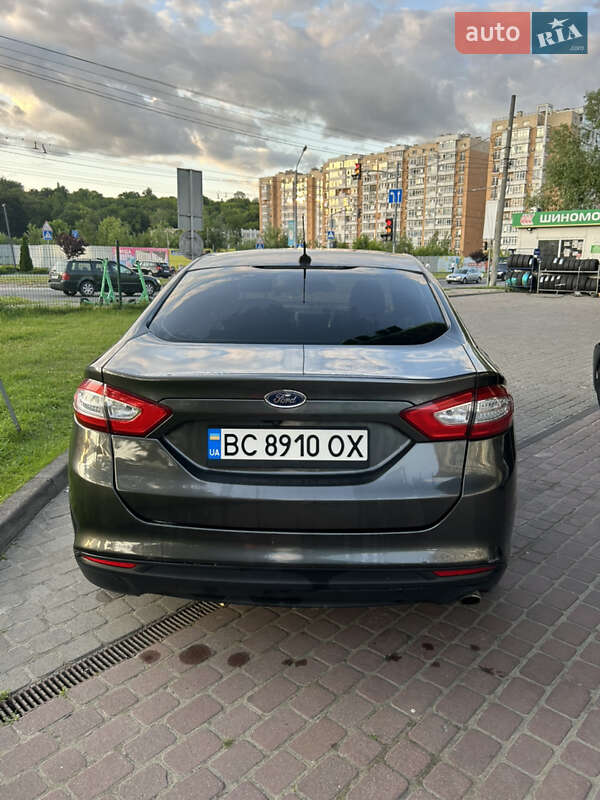 Седан Ford Fusion 2015 в Львові