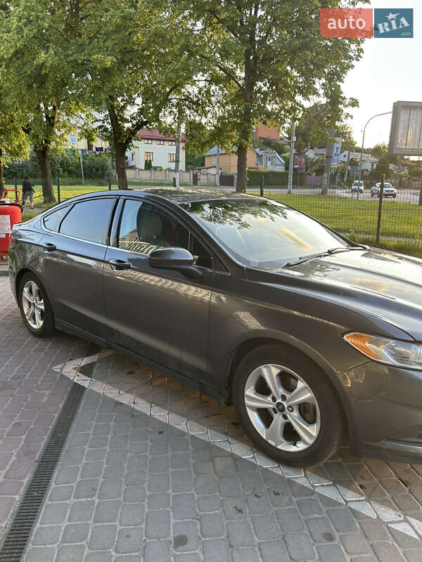 Седан Ford Fusion 2015 в Львові