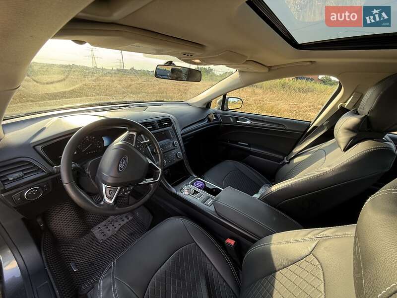 Седан Ford Fusion 2018 в Одесі