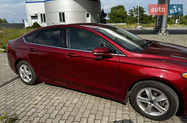 Седан Ford Fusion 2015 в 