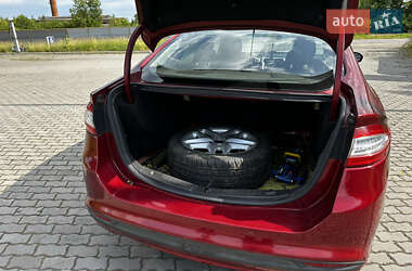Седан Ford Fusion 2015 в 