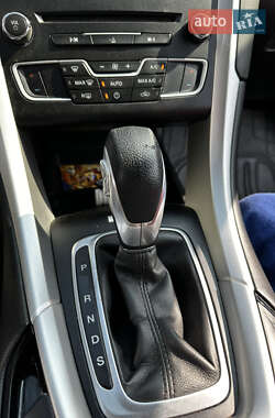Седан Ford Fusion 2015 в 