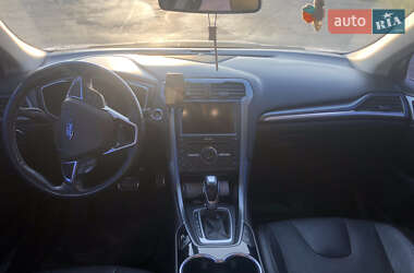 Седан Ford Fusion 2016 в 