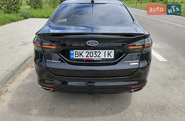 Седан Ford Fusion 2016 в 