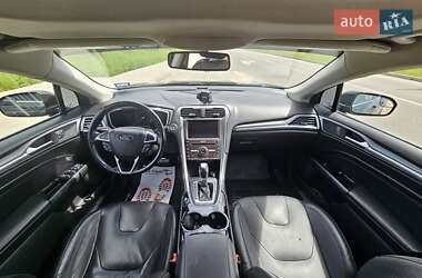 Седан Ford Fusion 2016 в 