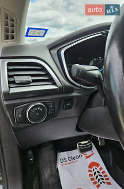 Седан Ford Fusion 2016 в 