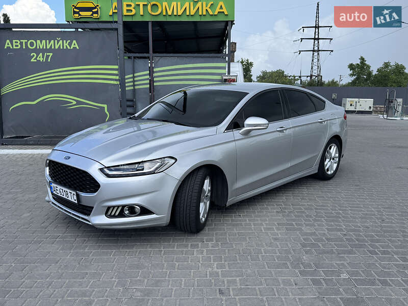 Седан Ford Fusion 2016 в 