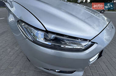 Седан Ford Fusion 2016 в 