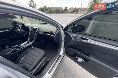 Седан Ford Fusion 2016 в 