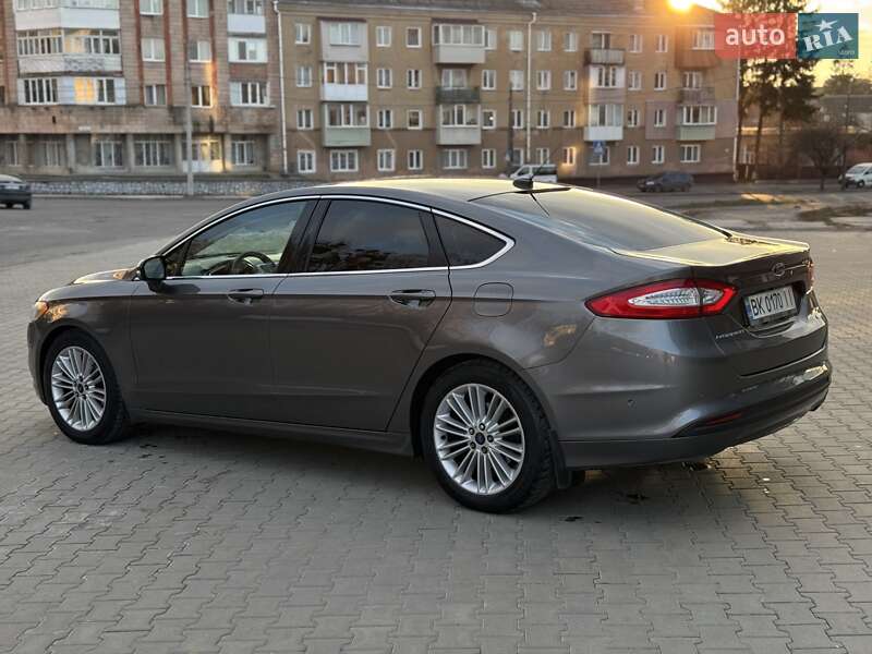 Седан Ford Fusion 2014 в Ровно