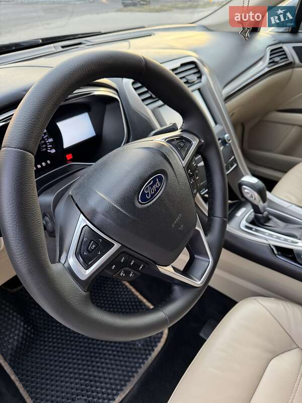 Седан Ford Fusion 2014 в Ровно
