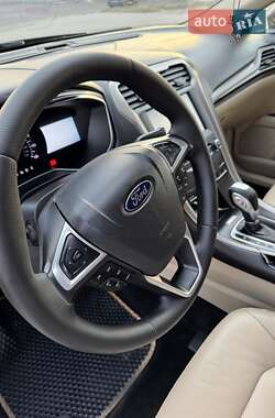 Седан Ford Fusion 2014 в 
