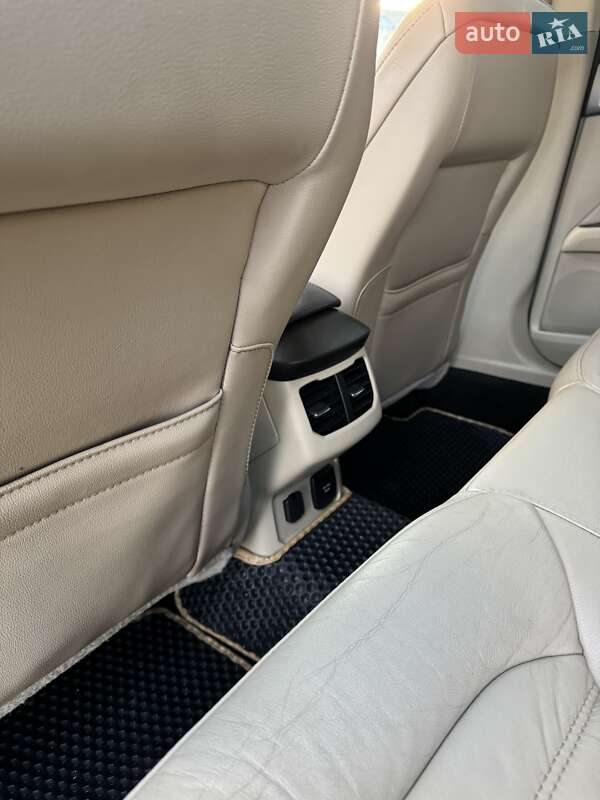 Седан Ford Fusion 2014 в Ровно