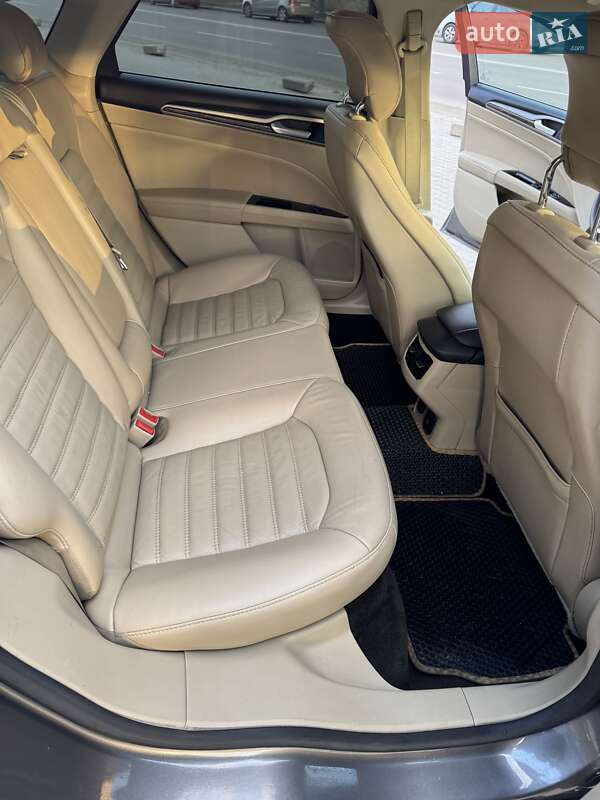 Седан Ford Fusion 2014 в Ровно