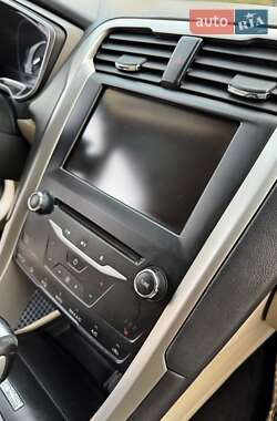 Седан Ford Fusion 2014 в 