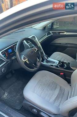 Седан Ford Fusion 2015 в 