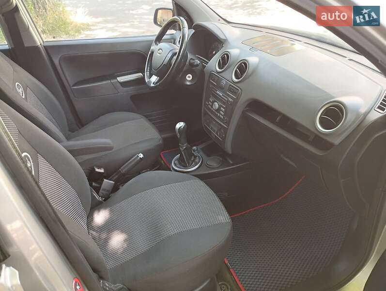 Хэтчбек Ford Fusion 2006 в Черноморске фото 36 Хэтчбек Ford Fusion 2006 в Черноморске