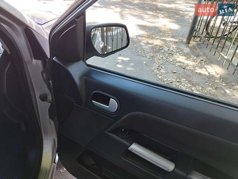 Хэтчбек Ford Fusion 2006 в Черноморске фото 35 Хэтчбек Ford Fusion 2006 в Черноморске