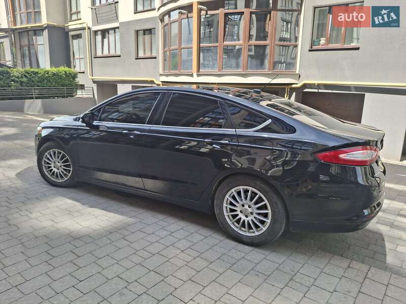 Седан Ford Fusion 2015 в 