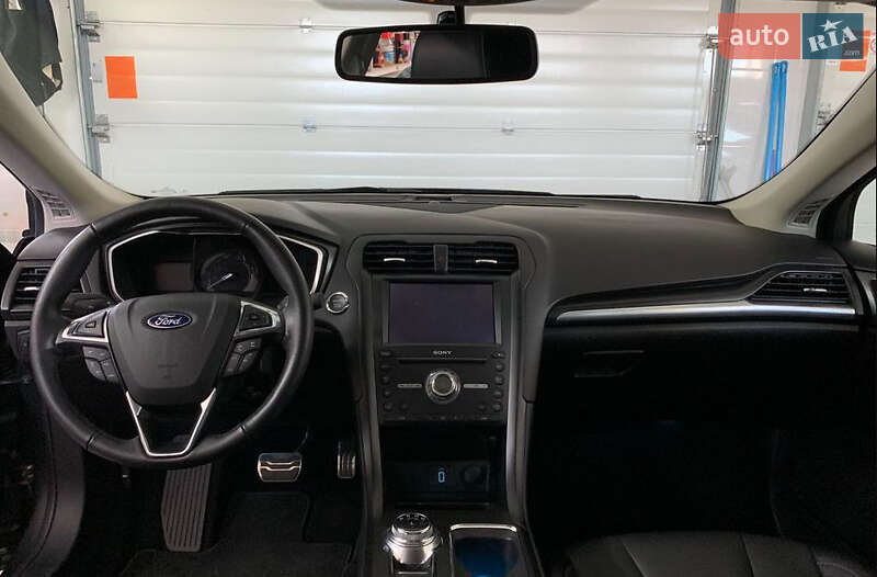 Седан Ford Fusion 2018 в Львове