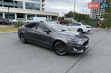 Седан Ford Fusion 2019 в 