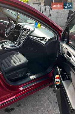 Седан Ford Fusion 2015 в 