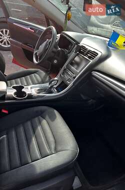 Седан Ford Fusion 2015 в 