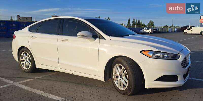 Седан Ford Fusion 2014 в 