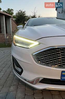 Седан Ford Fusion 2018 в 