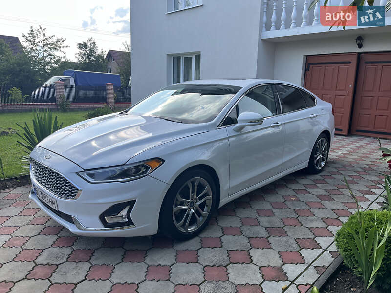 Седан Ford Fusion 2018 в Львові