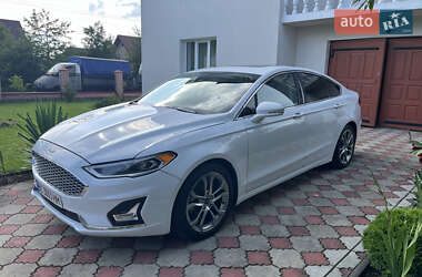 Седан Ford Fusion 2018 в 