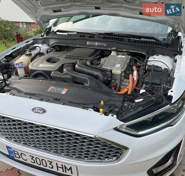 Седан Ford Fusion 2018 в Львові