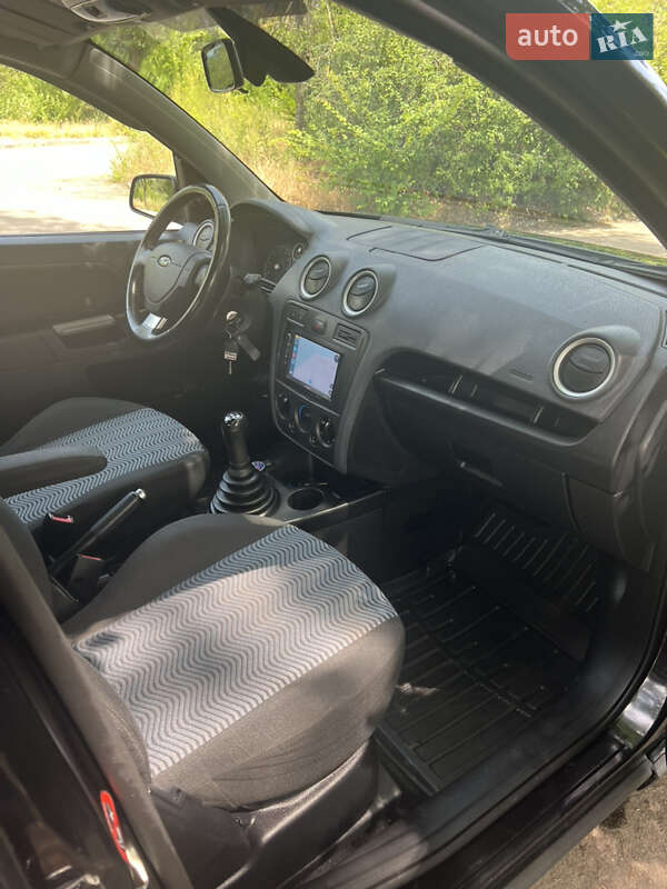 Хэтчбек Ford Fusion 2005 в Верхнеднепровске